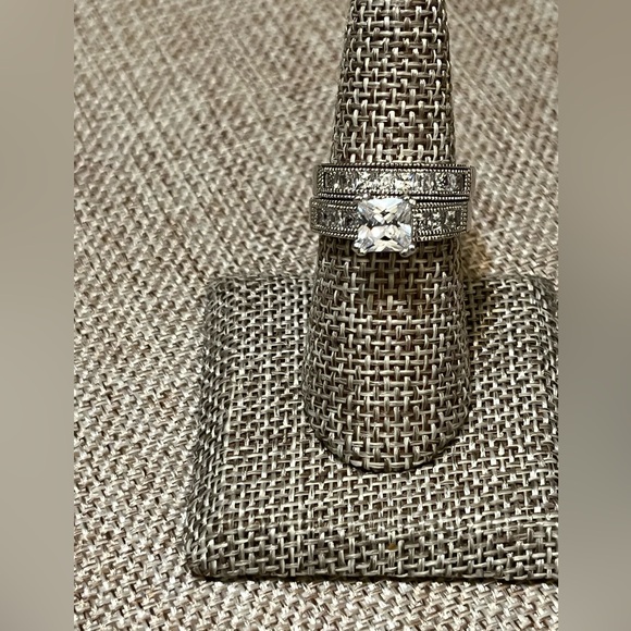 Elegant Silver Women's Ring Set
925 Sterling Silver - Picture 2 of 10